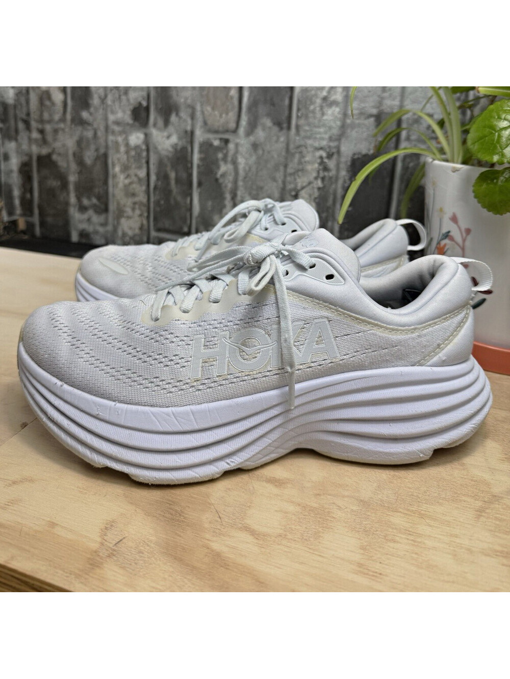 HOKA ONE ONE Bondi 8 women White Low Top Lace-Up Sneaker 1127954-WWH